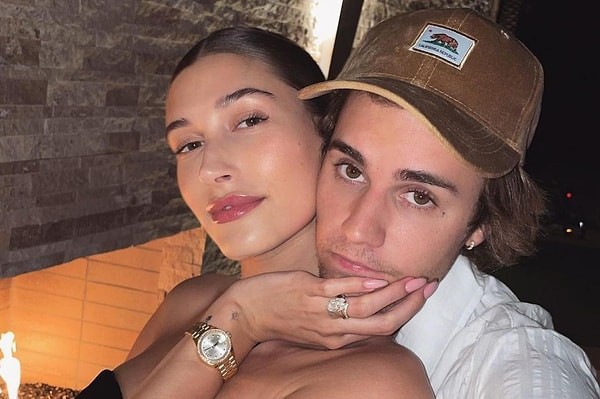 Hailey Bieber'ın çantasından 'aşk büyüsü' çıktı - Resim : 1