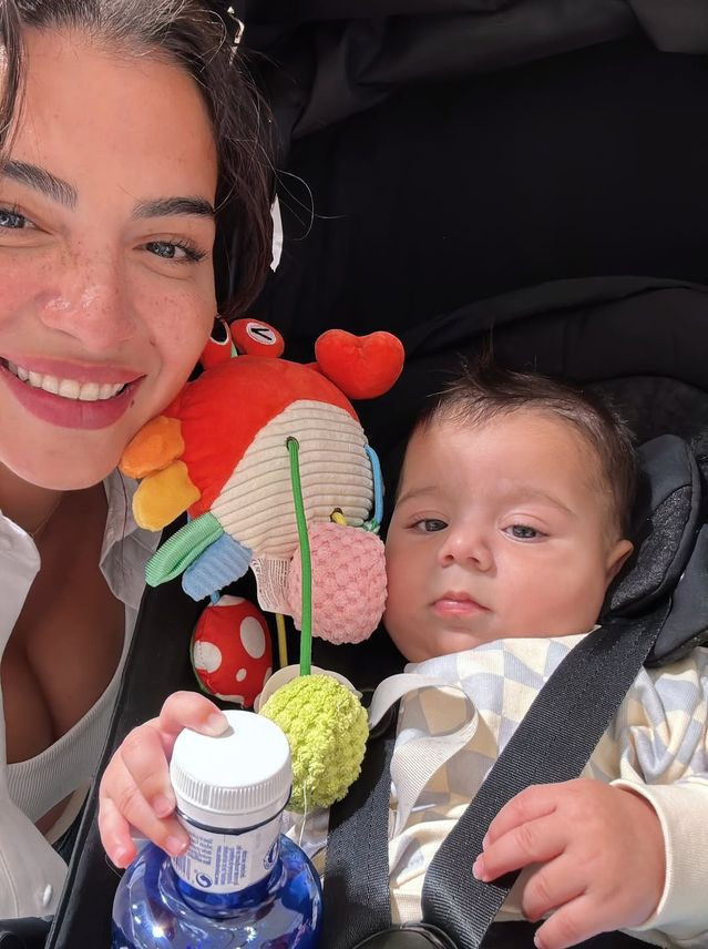 Melisa Aslı Pamuk'tan çekirdek aile pozları: Hayatımın küçük bir kesiti - Resim : 2
