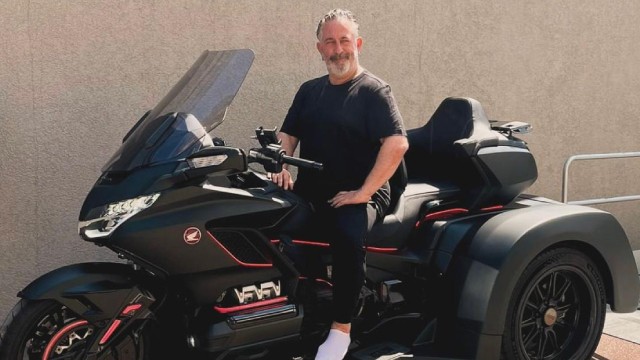 Cem Yılmaz 2.5 milyon TL'ye yeni motosiklet aldı - Resim : 1