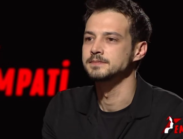 Mert Yazıcıoğlu geçirdiği yüz felcini ilk kez açıkladı: Sabah bir uyandım yüzümün sağ tarafında hareket yok - Resim : 1