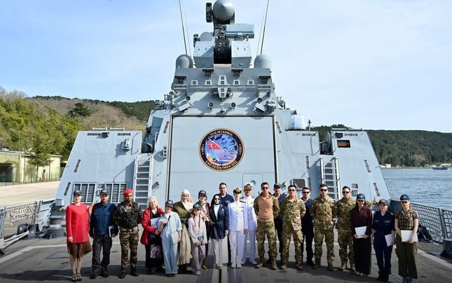 Gamze &Ouml;z&ccedil;elik ekranlara d&ouml;n&uuml;yor! İşte yeni projesi - Resim : 1