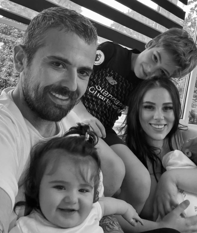 Tuğçe Tayfur babasına özlemini dile getirdi: "Bir daha hiç karşılaşmayacakmışız gibi dalmışız uzaklara" - Resim : 1