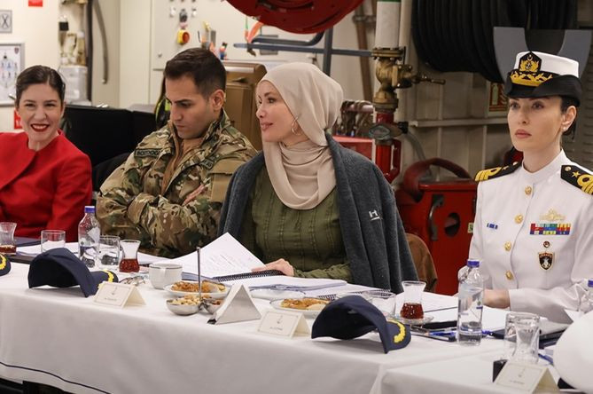 Gamze &Ouml;z&ccedil;elik ekranlara d&ouml;n&uuml;yor! İşte yeni projesi - Resim : 2