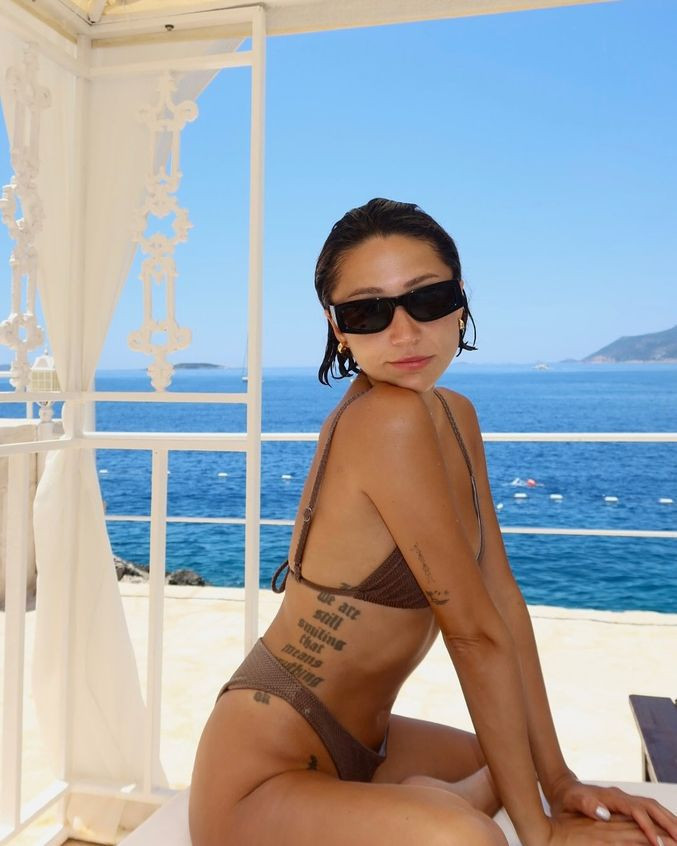 Zeynep Bastık tekne tatilinden paylaştı - Resim : 1