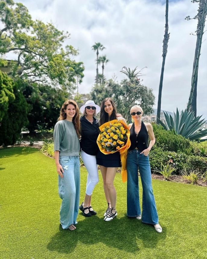 Lana Del Rey'in fotoğrafında anlam verilemeyen ayrıntı - Resim : 1