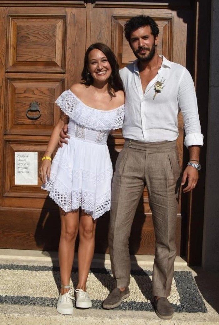Hande Erçel ve Barış Arduç üçüncü kez aynı projede bir arada! - Resim : 3