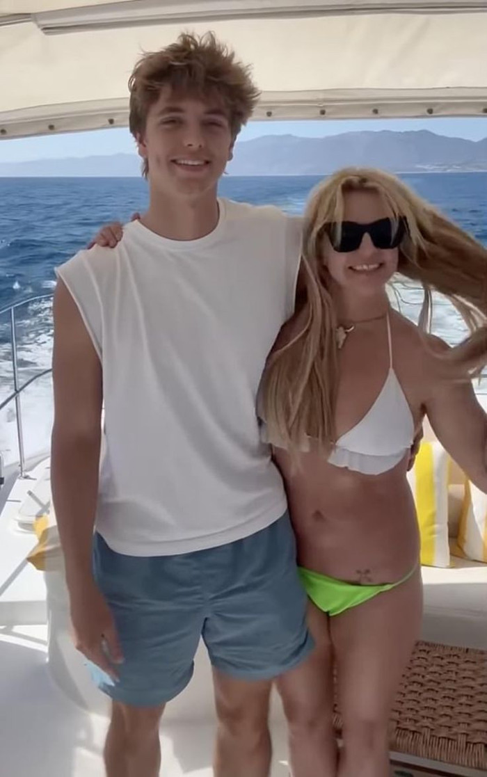 Britney Spears rehabilitasyondan iyileşerek &ccedil;ıktı - Resim : 2