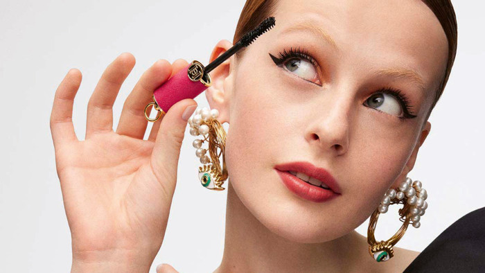 Yılbaşı gecesi makyajı: Parlak göz kapakları, kontür, metalik çizgiler... - Resim : 3