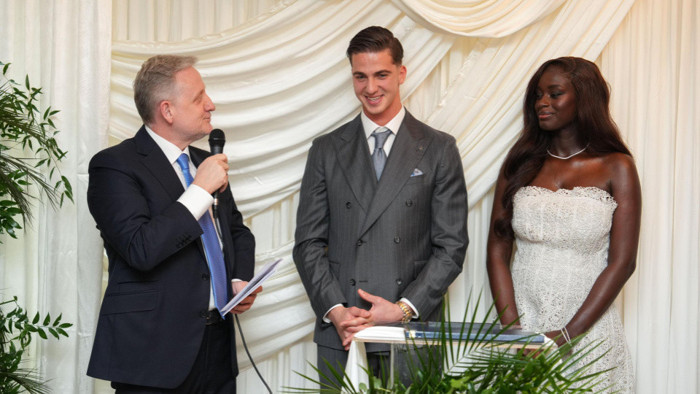 Bertuğ &Ouml;zg&uuml;r Yıldırım nik&acirc;h fotoğraflarını sildi - Resim : 2