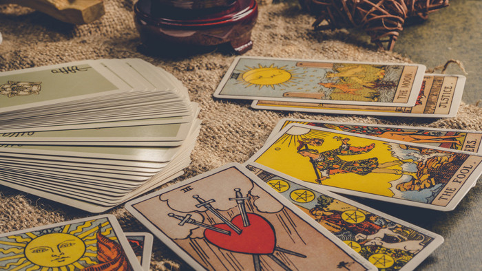 Tarot hangi sorulara yanıt verir? Doğru soru sorma rehberi ve Tarot&rsquo;un &ccedil;alışma mantığı - Resim : 3