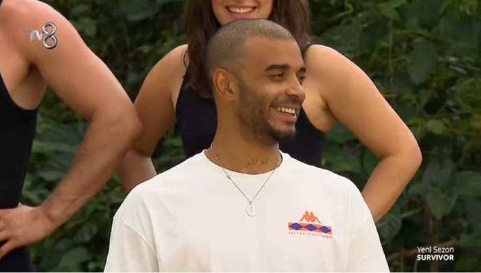 Survivor'da yasak aşk iddiası! Yağmur Banda ve Efecan Dienzenza aşk mı yaşıyor? Duygu Dianzenza fotoğrafları sildi - Resim : 3