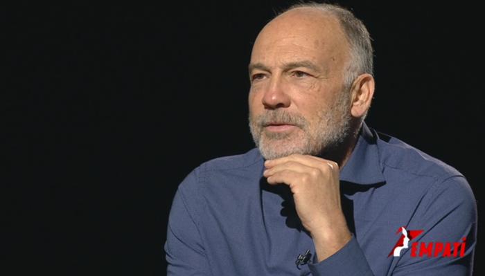 40 yıl sonra yolları kesişti! Mahir Günşiray, Hatice Aslan ile aşk yaşadığını açıkladı - Resim : 1