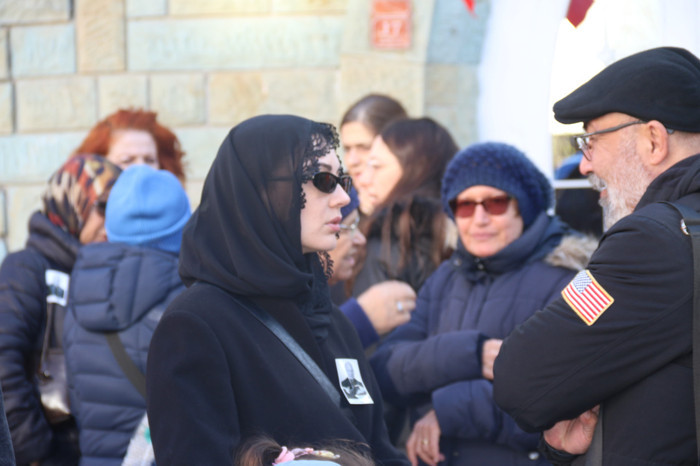Burcu Özberk'in acı günü: Dedesini son yolculuğuna uğurladı - Resim : 1