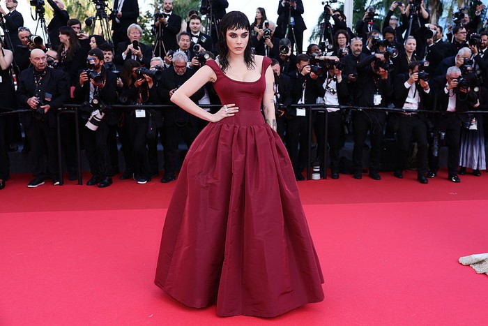 Cara Delevingne bambaşka bir stille Cannes'a katıldı! - Resim : 1