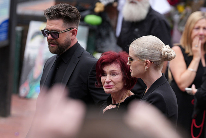 Ozzy Osbourne'un cenaze törenine binlerce hayranı katıldı - Resim : 2