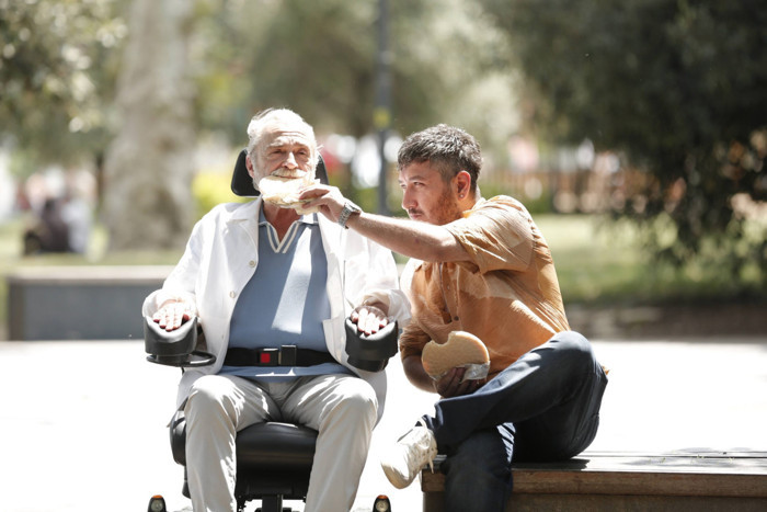 Haluk Bilginer ve Feyyaz Yiğit'in başrolünde olduğu 'Yan Yana' filmi gişe rekoru kırdı - Resim : 1
