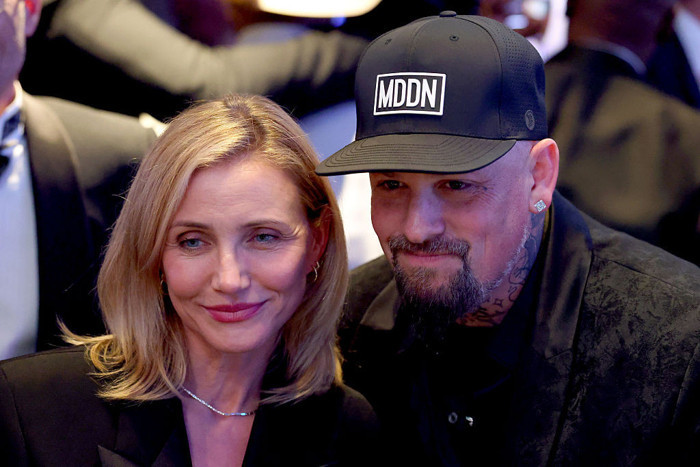 Cameron Diaz 53 yaşında &uuml;&ccedil;&uuml;nc&uuml; &ccedil;ocuğunu kucağına aldı - Resim : 1
