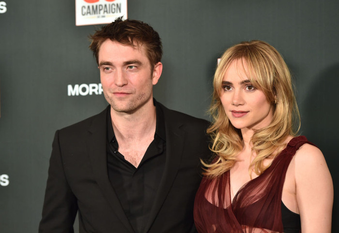 Ünlü şarkıcı Suki Waterhouse dar pantolon giymekten fıtık oldu - Resim : 3