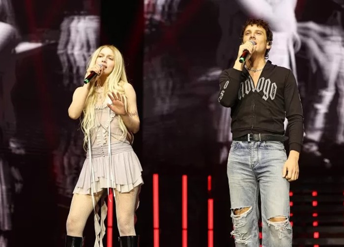 Edis ve Aleyna Tilki'den sokakta mini konser - Resim : 1