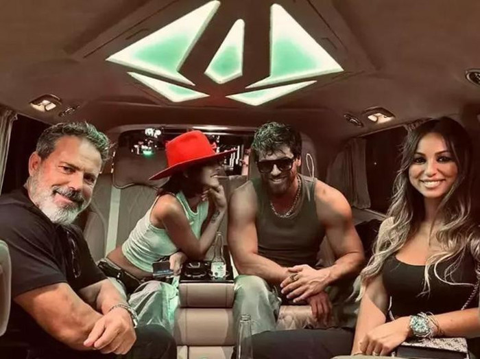 Can Yaman ve DJ Sara Bluma'dan tekne pozları - Resim : 2