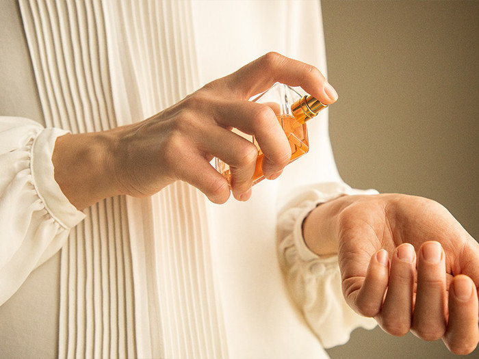 Aynı parfüm kokusu neden farklı tende değişiyor? - Resim : 2