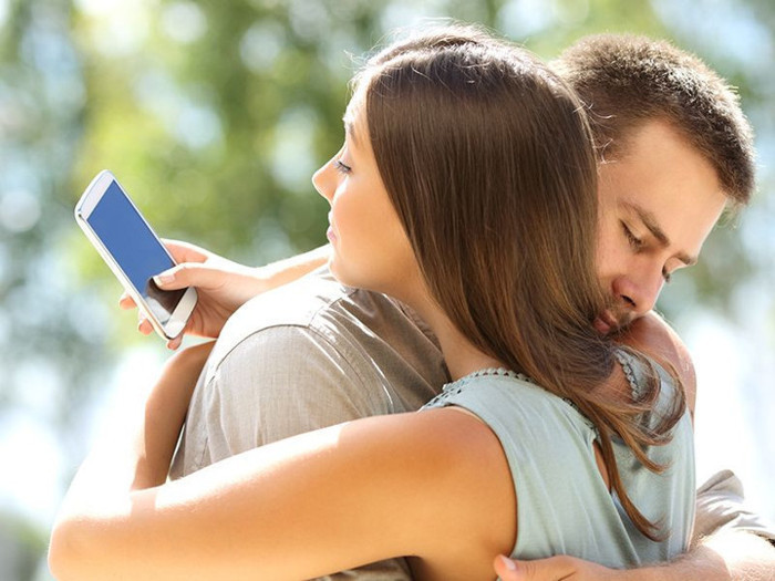 Partnerinizin sosyal medya profili, ilişkinizin gizli aynası mı? - Resim : 1