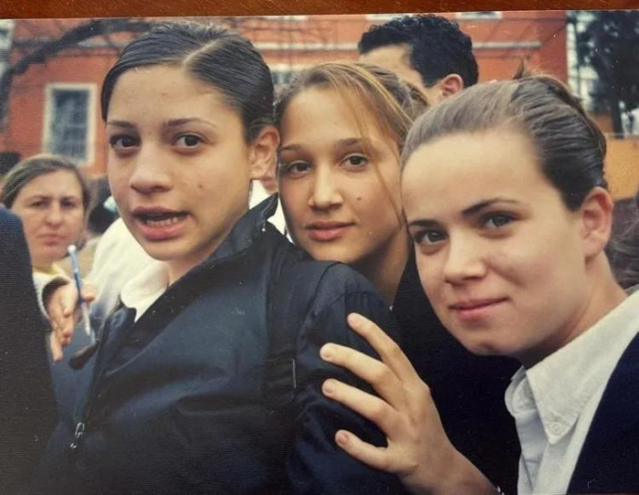 Ünlü oyuncu lise yıllarından pozunu paylaştı - Resim : 3