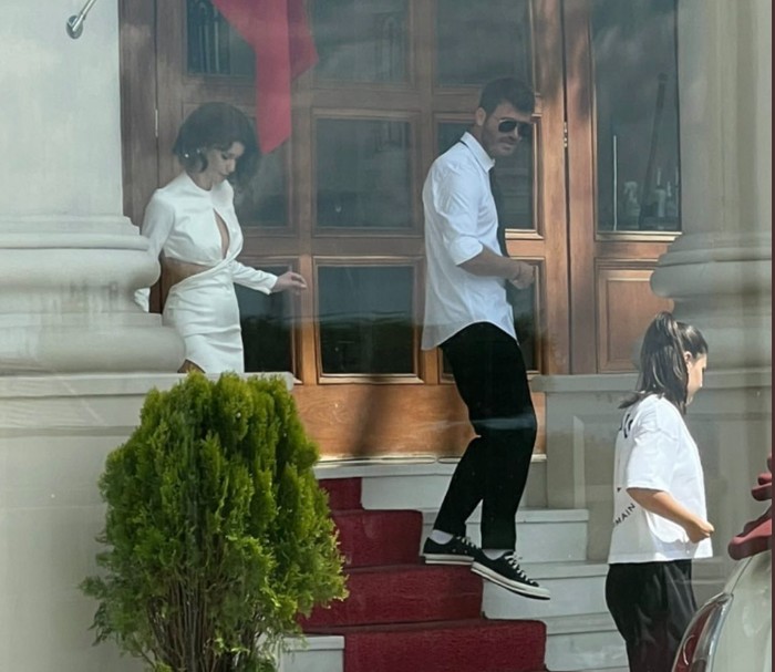 12 yıl sonra yeniden bir arada! Beren Saat ve Kıvanç Tatlıtuğ'u buluşturan aşk filminden yeni kare - Resim : 1