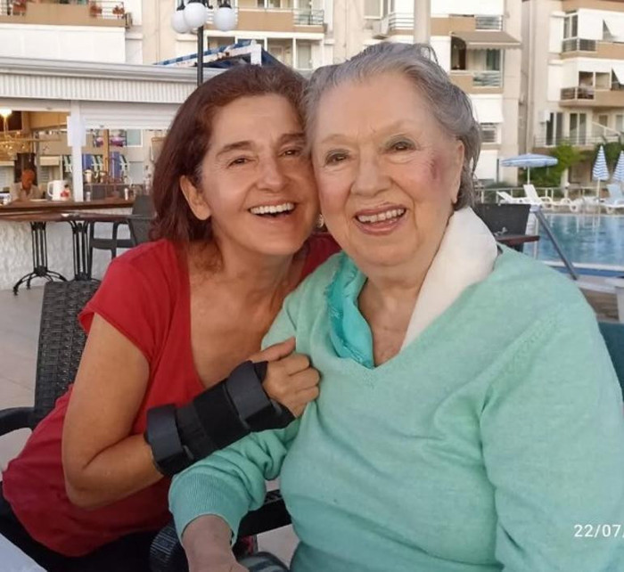 'Para para para' şarkısıyla tanınan Rüçhan Çamay hayatını kaybetti - Resim : 4
