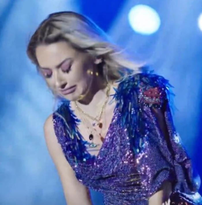 Hadise sahnede neden ağladı? Hadise ve Mehmet Dinçerler arasında neler oluyor? - Resim : 1
