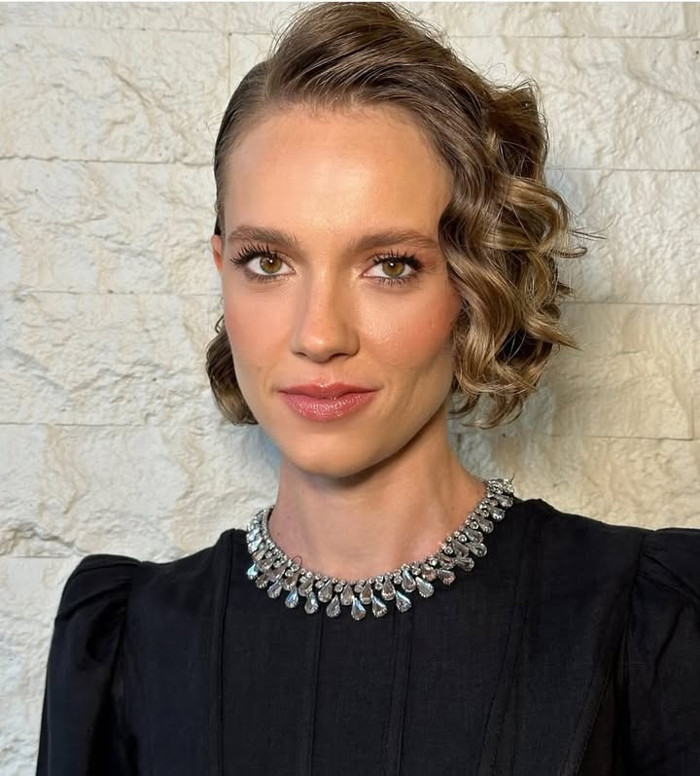 Ece &Ccedil;eşmioğlu &Ouml;lmez &ldquo;Yeraltı&rdquo; dizisiyle ekranlara d&ouml;n&uuml;yor - Resim : 2