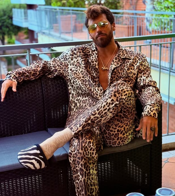 Can Yaman'dan Dolce&Gabbana look'u - Resim : 1
