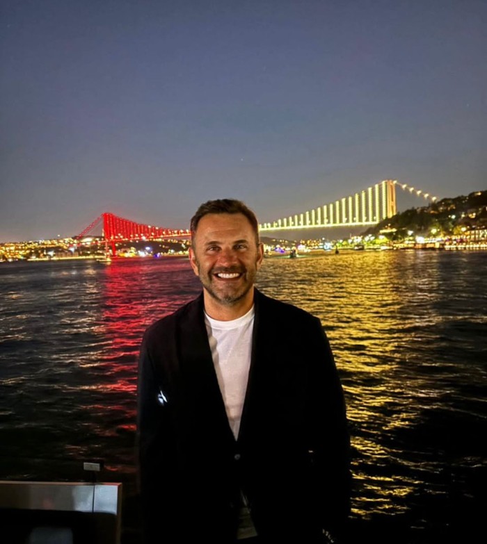 Ünlü isimden göz yaşartan deprem anısı: "Kardeşimin enkazdan çıkan çantasında Okan Buruk'a mektup vardı" - Resim : 3