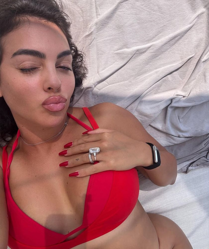 Cristiano Ronaldo ve Georgina Rodriguez'den lüks teknelerinde romantik pozlar - Resim : 2