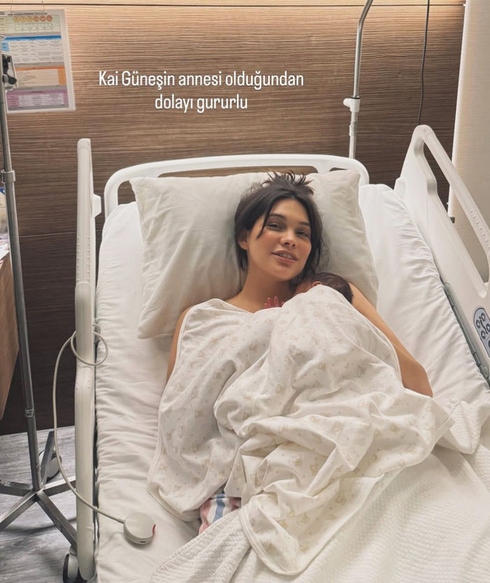 Yeni doğum yapan Beste Kökdemir'den kızıyla poz - Resim : 2