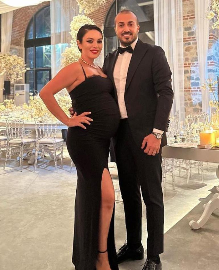 Ezgi Mola ve Mustafa Aksakallı boşandıktan 1 ay sonra tatilde görüntülendi - Resim : 1
