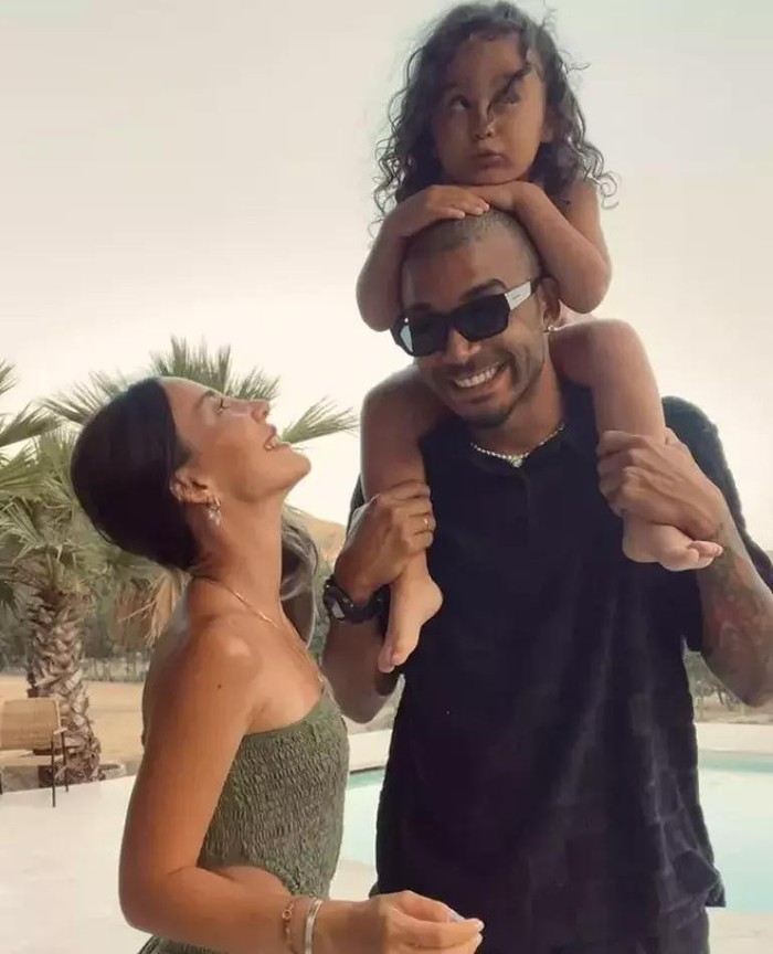 Survivor'da yasak aşk iddiası! Yağmur Banda ve Efecan Dienzenza aşk mı yaşıyor? Duygu Dianzenza fotoğrafları sildi - Resim : 2