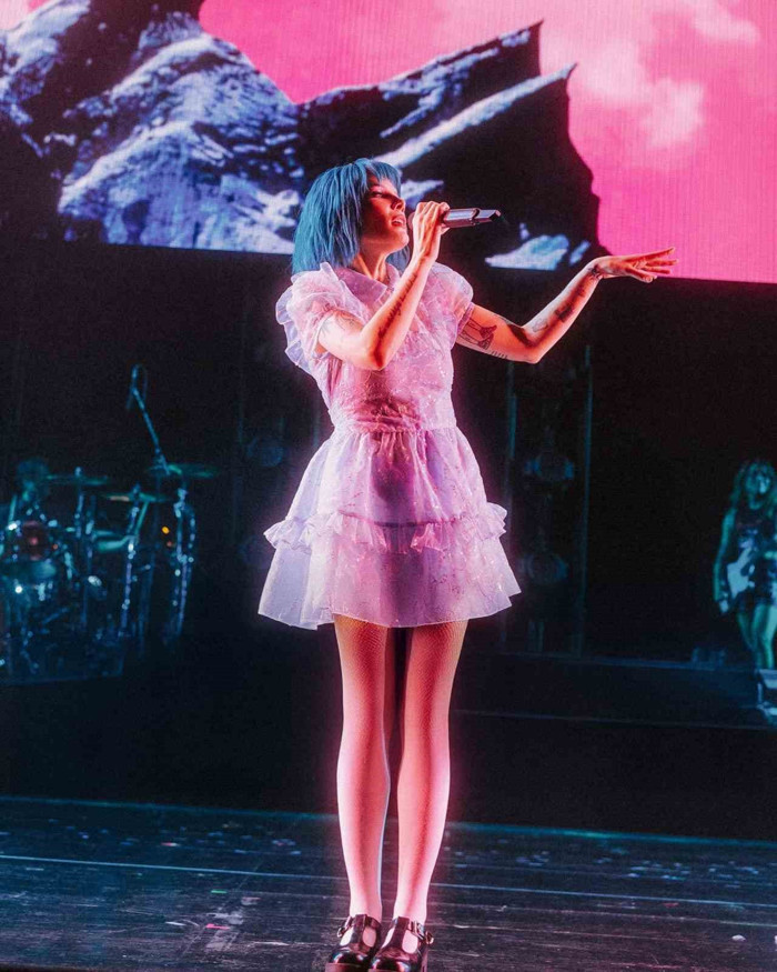 Halsey’in İstanbul konseri bir hafta ertelendi - Resim : 1