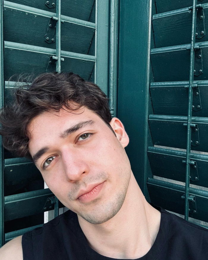 Bahar dizisinin sevilen oyuncusu Demirhan Demircioğlu, "Dokunmadan Aşk" filmiyle izleyici karşısına &ccedil;ıkmaya hazırlanıyor - Resim : 2