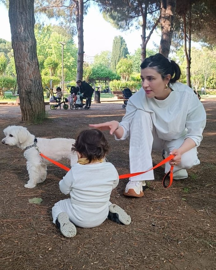 Gonca Vuslateri kızına koşarken kendini sakatladı - Resim : 1