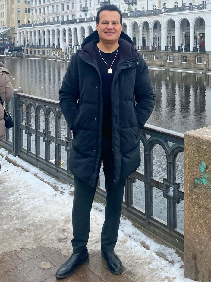 Hakan Peker&rsquo;den nostaljik kare: &ldquo;Karşınızda 20 yaşındaki ben&rdquo; - Resim : 2