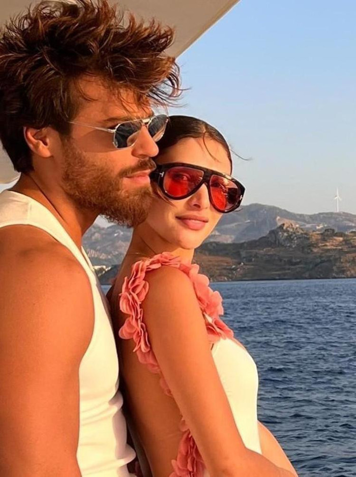 Can Yaman ve DJ Sara Bluma'dan tekne pozları - Resim : 3