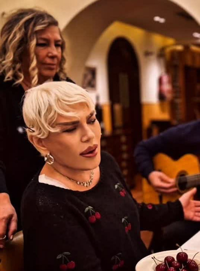 Sezen Aksu Lizbon'da: Oğlu ve dostlarıyla keyifli buluşma - Resim : 1