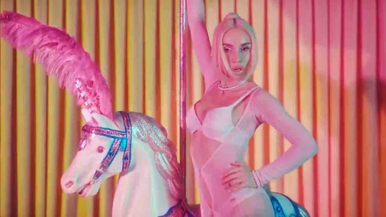 Gülşen, “Lolipop” ile tüm dijital müzik listelerine 1 numaradan giriş yaptı