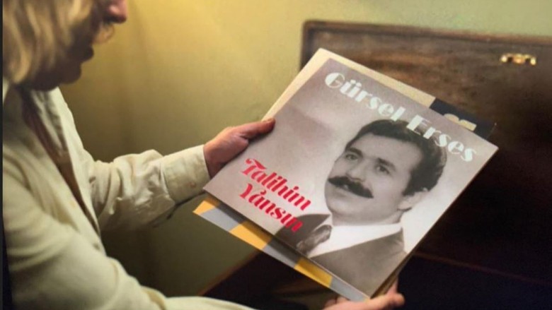 Fotoğraflardaki kişi kim? Cem Yılmaz yanıtladı