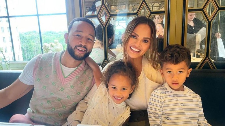 Ünlü model Chrissy Teigen üçüncü çocuğuna hamile! Sosyal medyadan duyurdu