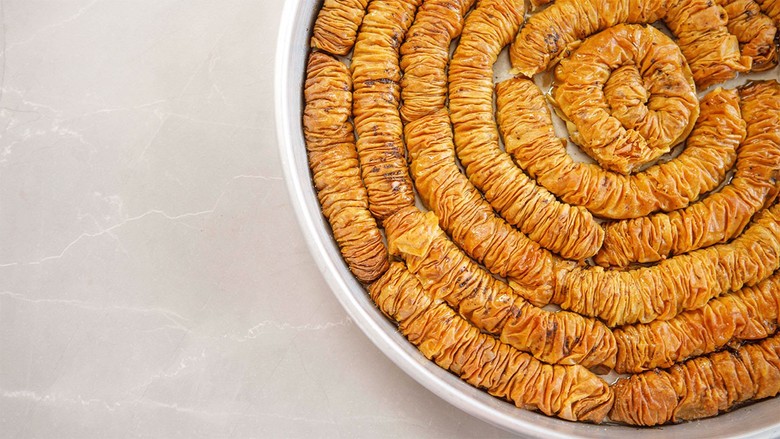 Burma baklava nasıl yapılır? İşte adım adım burma baklava tarifi