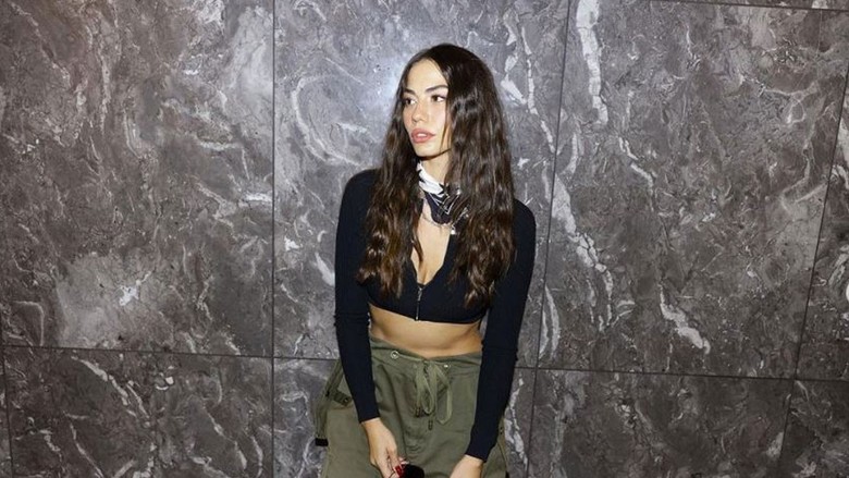 Oyuncu Demet Özdemir'in acı günü! Sosyal medyadan duyurdu