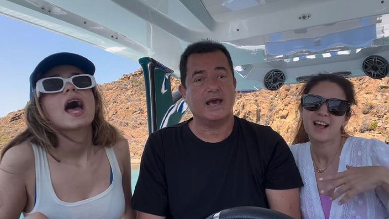 Acun Ilıcalı kızlarıyla rap yaptığı anları paylaştı: Aile boyu rap