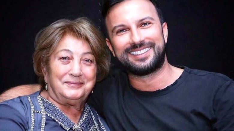 Tarkan’ı yıkan haber! Annesi Neşe Tevetoğlu hayatını kaybetti